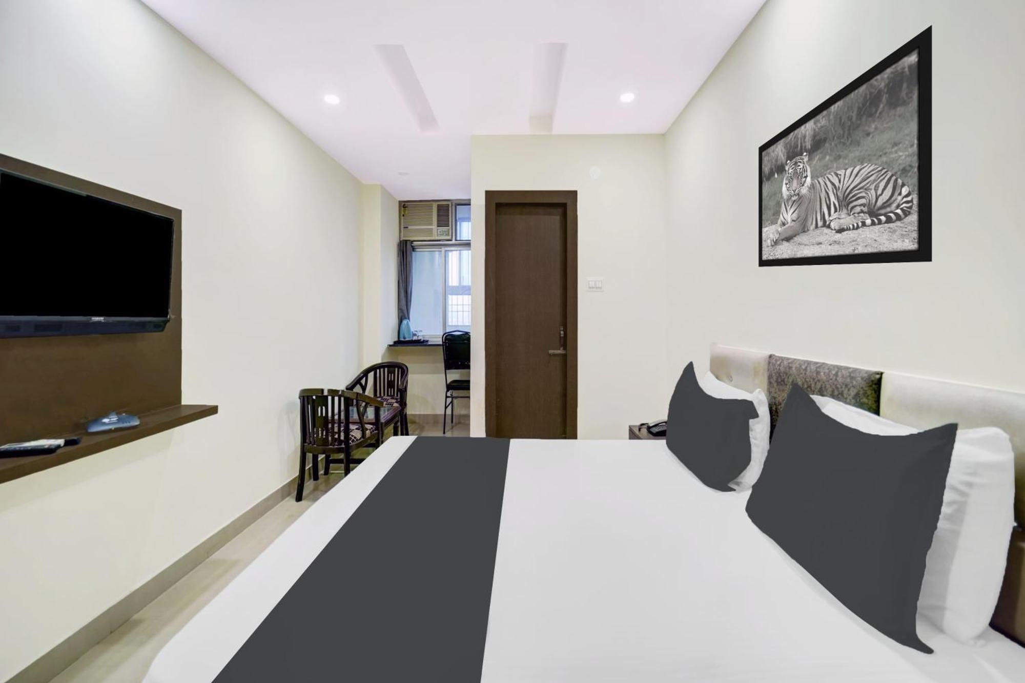 Hotel Super Collection O Rajeev Nagar Near Atal Path Formerly Vinayaka